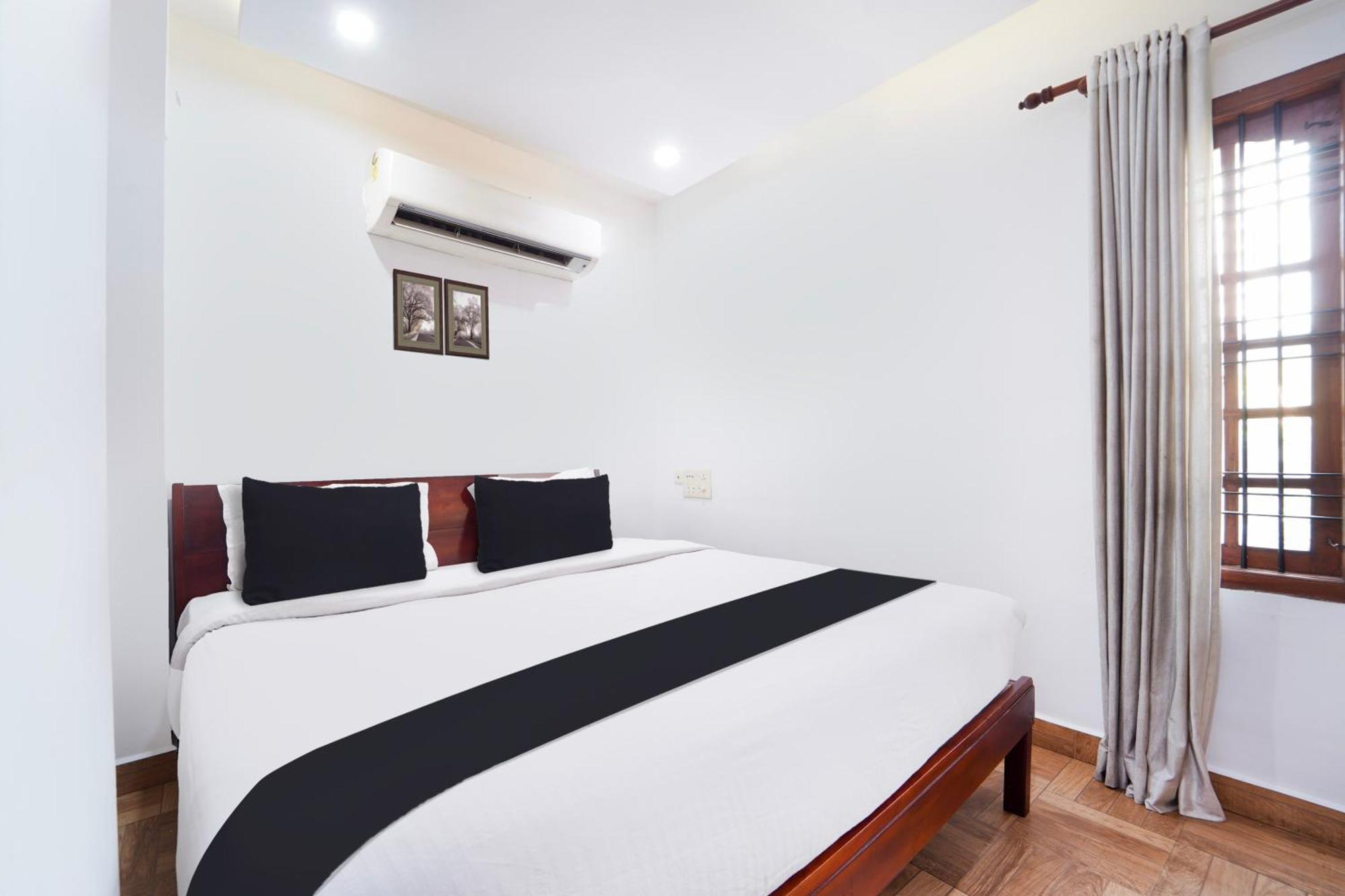 Super Townhouse City Center Ernakulam Kochi Ngoại thất bức ảnh