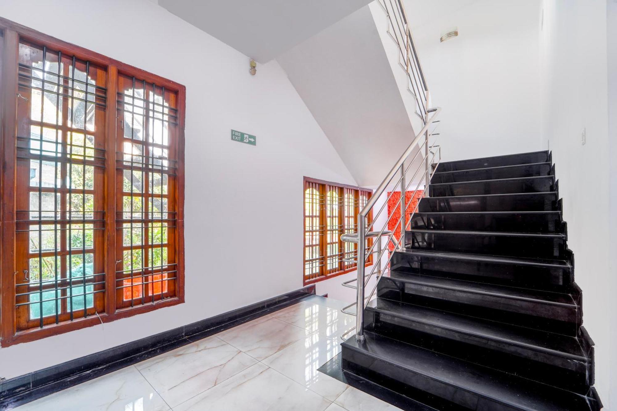 Super Townhouse City Center Ernakulam Kochi Ngoại thất bức ảnh