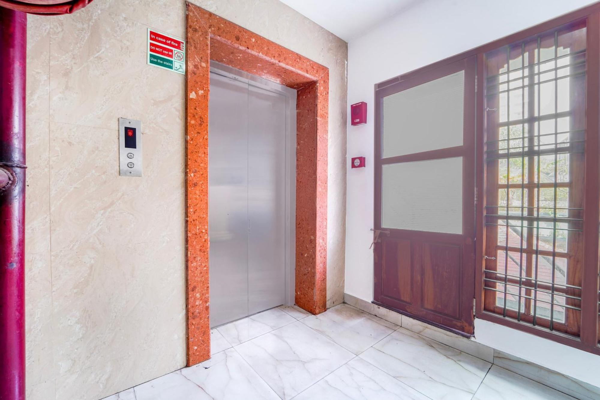 Super Townhouse City Center Ernakulam Kochi Ngoại thất bức ảnh